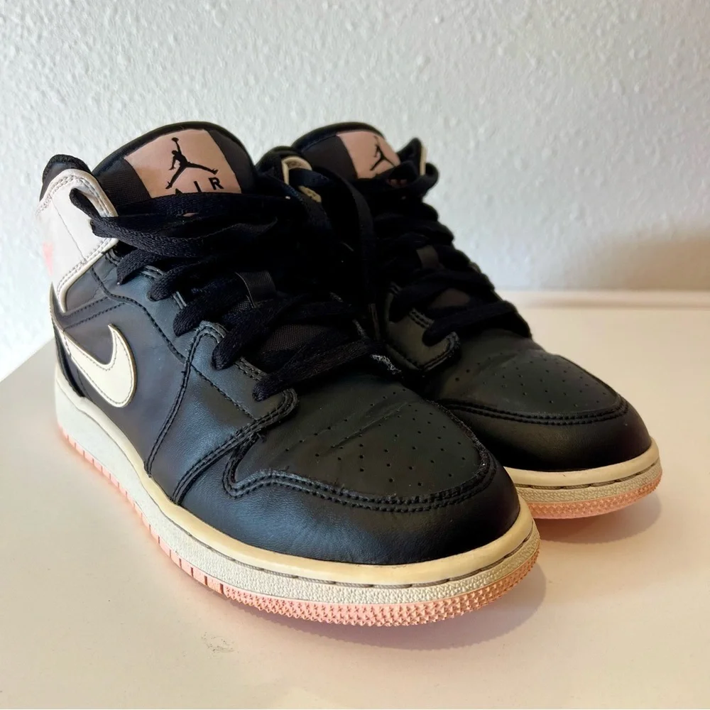 NIKE AIR JORDAN 1 MID Arctic Punch Pink Youth Size 5 Retro OG 555112-061 EUC - Picture 5 of 9